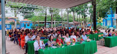 Trưởng THCS Nguyễn Viết Xuân tổ chức họp mặt kỷ niệm 40 năm ngày nhà giáo Việt Nam