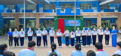 Trường THCS Nguyễn Viết Xuân tổ chức lễ phát động phong trào "Nuôi heo đất"
