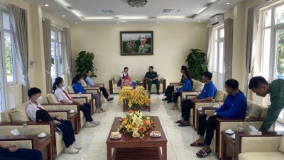 Chi đoàn trường THCS Nguyễn Viết Xuân tham gia thăm cựu chiến binh