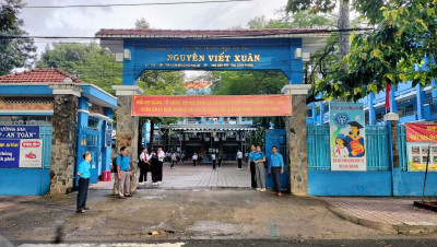 Học sinh tham gia hội thi