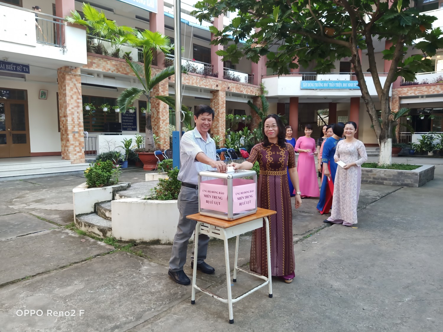 Trường THCS Nguyễn Viết Xuân chung tay ủng hộ đồng bào miền Trung