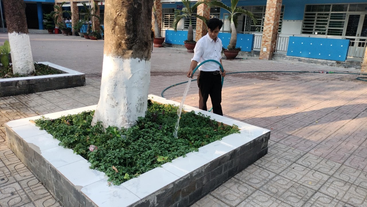 Trường THCS Nguyễn Viết Xuân  thực hiện tổng vệ sinh trước khi nghỉ lễ Gỗ tổ Hùng Vương