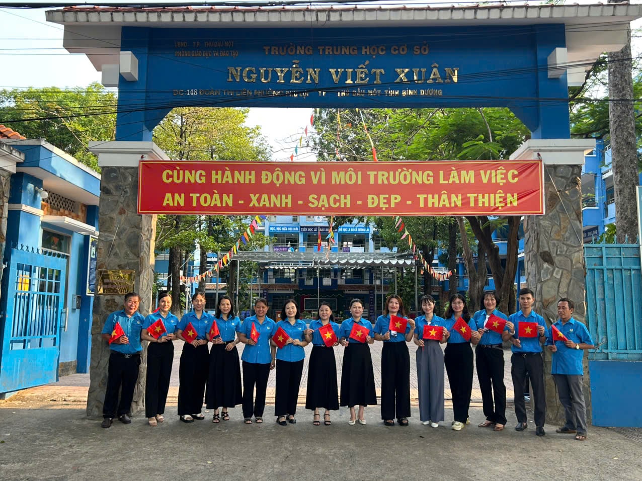 Công đoàn trường THCS Nguyễn Viết Xuân tham gia các hoạt động chào mừng